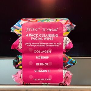 Betsey Johnson Vibrant Cleansing Facial Wipes - 4 Pack